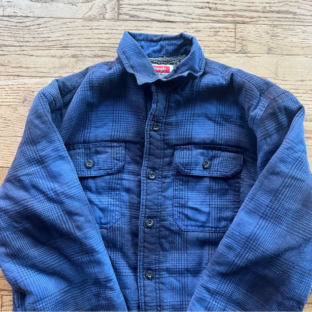 Wrangler Fleece-Lined Flannel - Picture 2 of 5